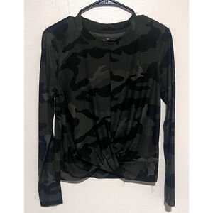 Old Navy Active Camo Top Women’s Medium Olive Green Black Twist Front Crop Shirt